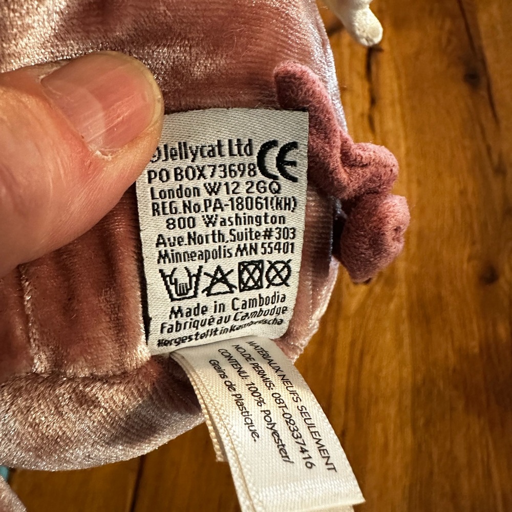 Retired Jellycat Piggy Might Fly with dust bag JCINC3863 - Picture 5 of 7